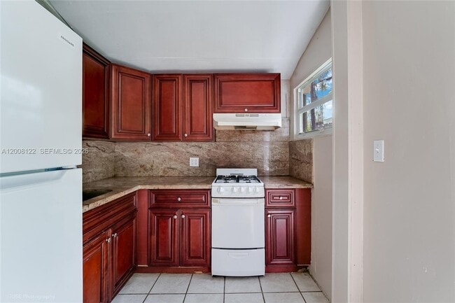 Building Photo - 166 E 17th St