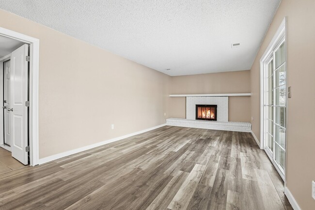 Building Photo - 5 bedroom, 3 bath home in desirable Arvada neighborhood.