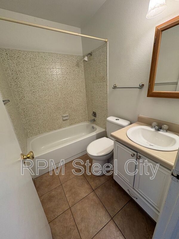 Building Photo - 1928 N Salem Ave