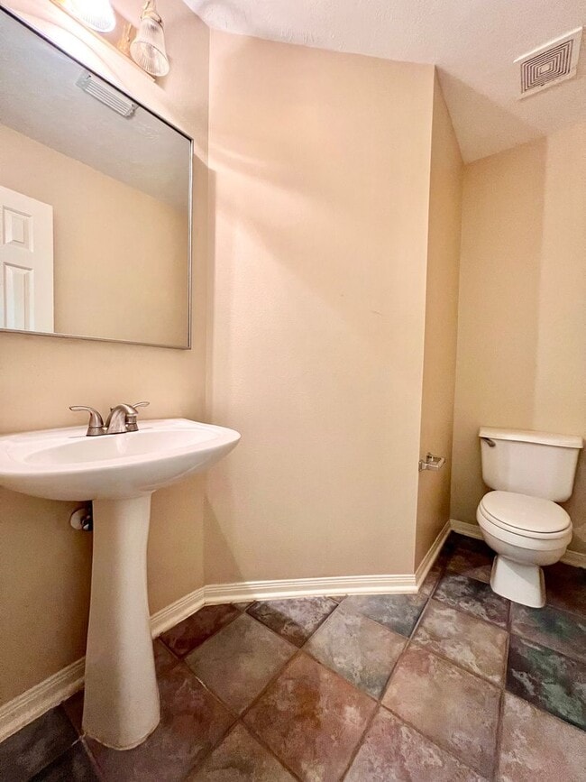 Building Photo - 16735 Village View Trail