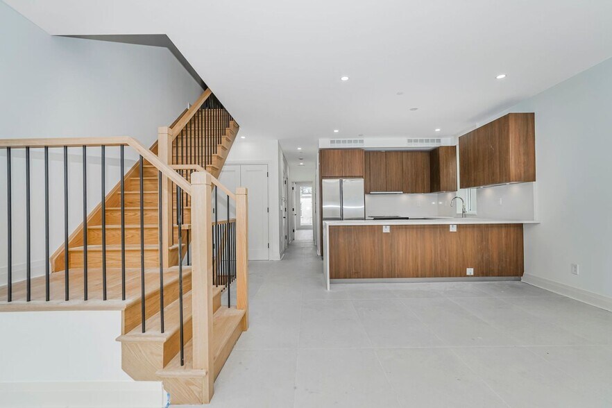 Building Photo - 421 78th St