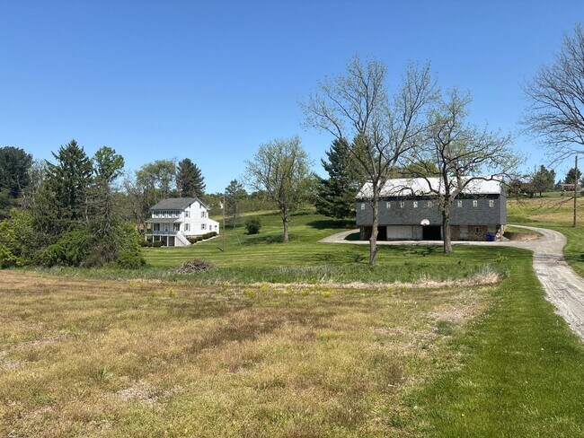 Building Photo - Short Term Lease Only-4 Bedroom 2 Bath Farmhouse, Pond, Acres, Dallastown SD