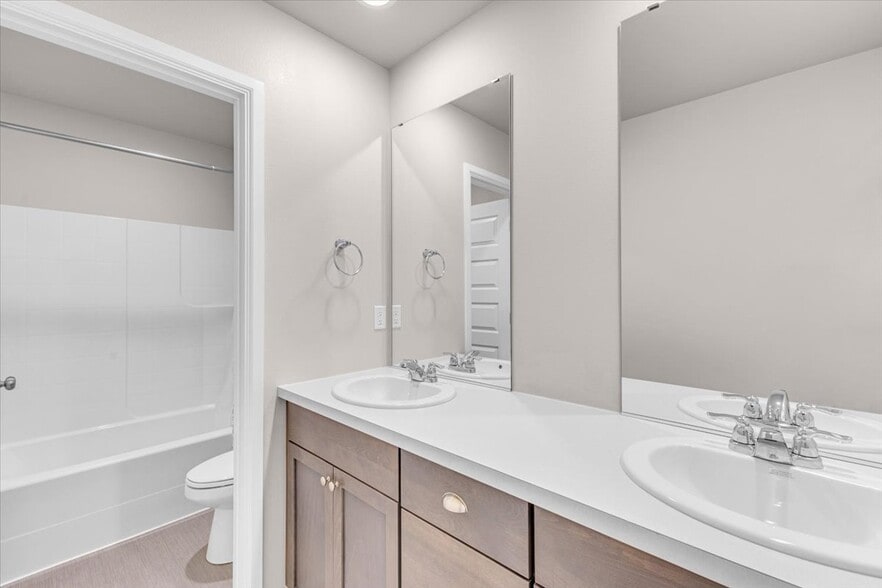 Building Photo - 1521 10th Pl