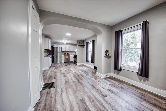 Building Photo - 586 Highland Ave