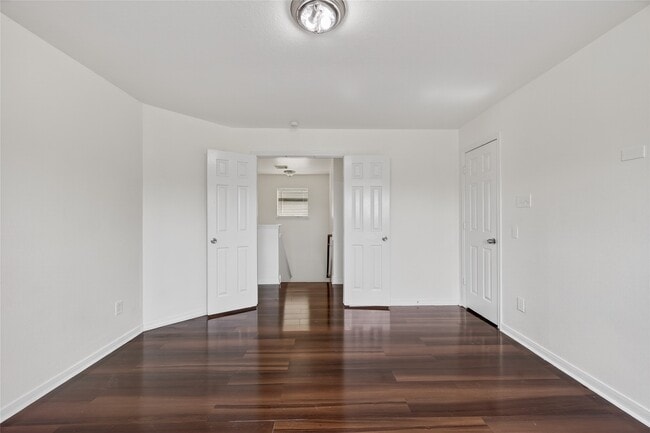 Building Photo - 20747 Settlers Lake Cir N