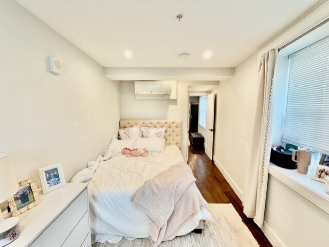 Building Photo - 366 Hanover St