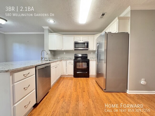 Building Photo - 580 Wellington Gardens Dr