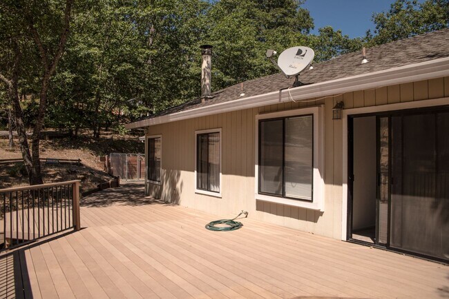 Building Photo - 16320 Loretta Ln