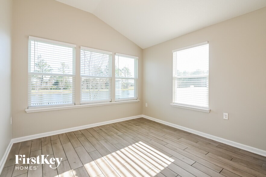 Building Photo - 11637 Lake Chub Dr