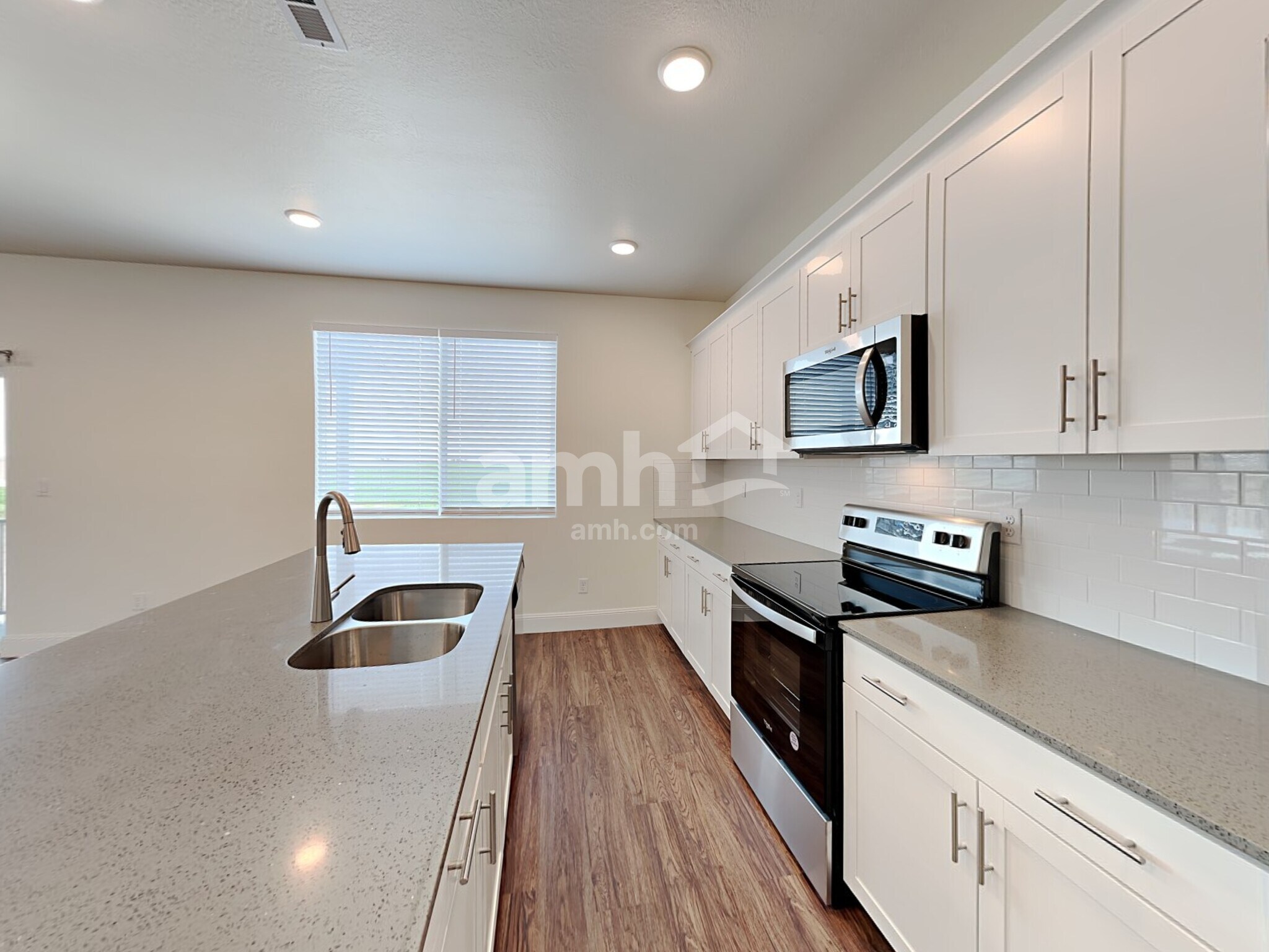 Building Photo - 3354 Fields Ave