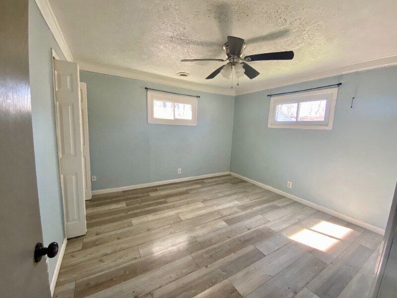 Building Photo - 5696 Pleasant Ave