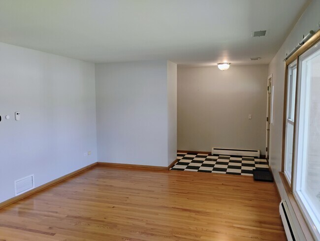 Building Photo - 904 S Edward St