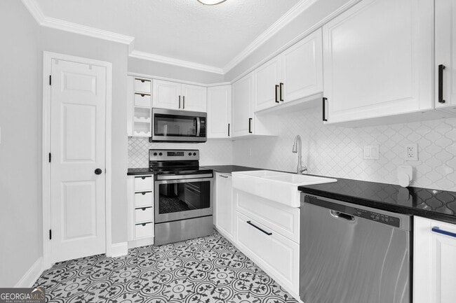 Building Photo - 1104 Pine Heights Dr NE