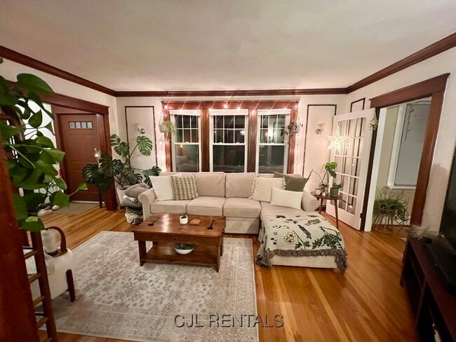 Building Photo - 33 Evans St