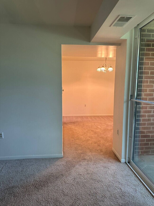 Building Photo - Spacious 2 bed 2 bath condo in Reston!