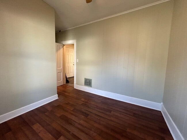 Building Photo - 200 N Almond St