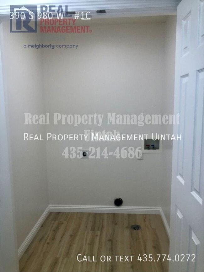 Building Photo - 390 980