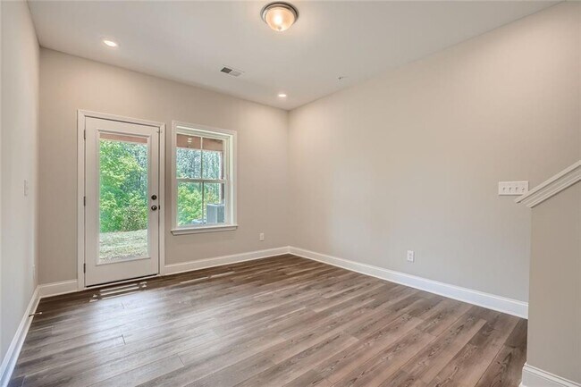 Building Photo - 461 Stagecoach Bnd SE