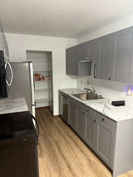 Building Photo - W170N11545 Armada Dr