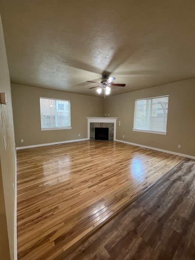 Building Photo - 4-Bedroom 2 1/2 Bathroom Home