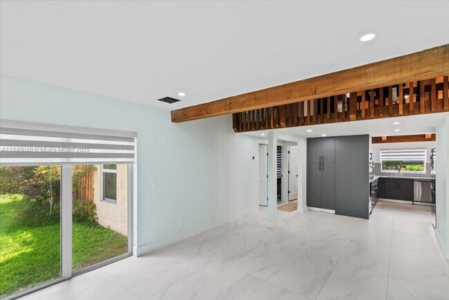 Building Photo - 8920 Crescent Dr