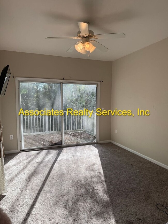 Building Photo - Spacious End Unit Available in Garland Condo