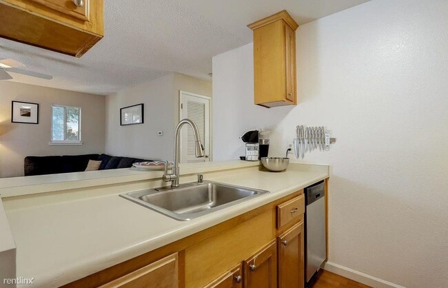 Building Photo - 2 br, 1 bath Condo - 29629 Mountain Oak Co...