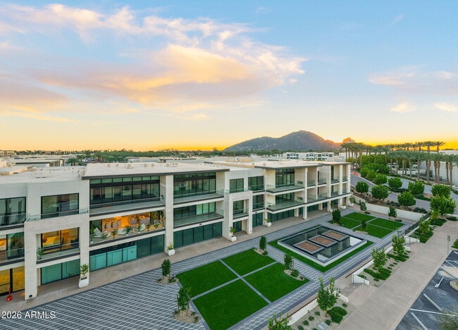 Building Photo - 6587 N Palmeraie Blvd