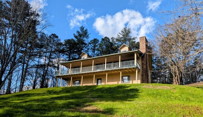 Primary Photo - 729 Chalet Village Dr