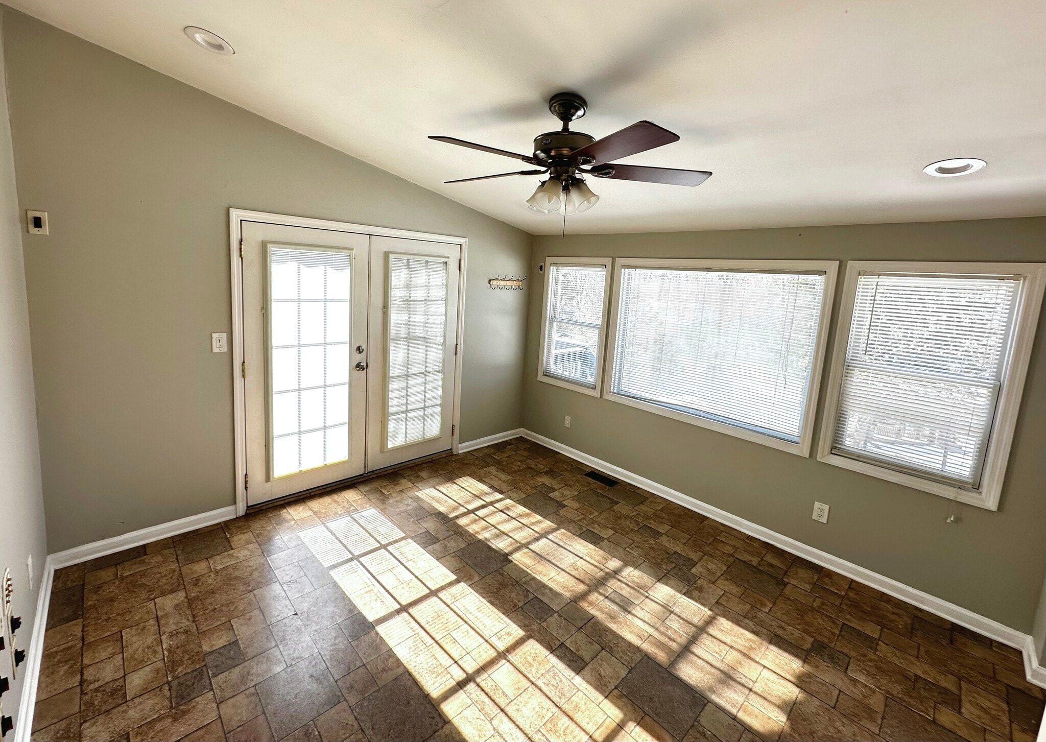 Sunlit bonus room with private entrance, well suited for additional sleeping area, office - 5 Greenwich Dr