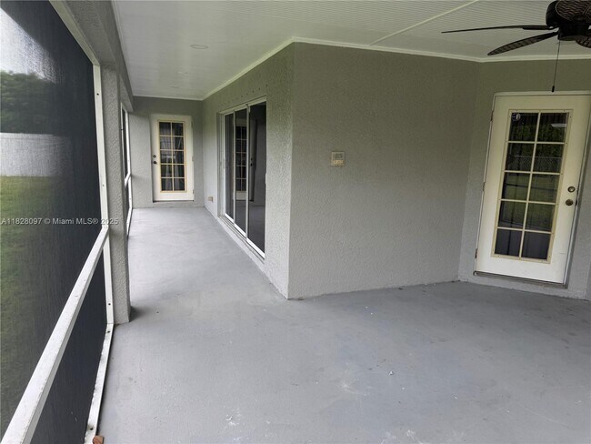 Building Photo - 4025 SW 14th Pl