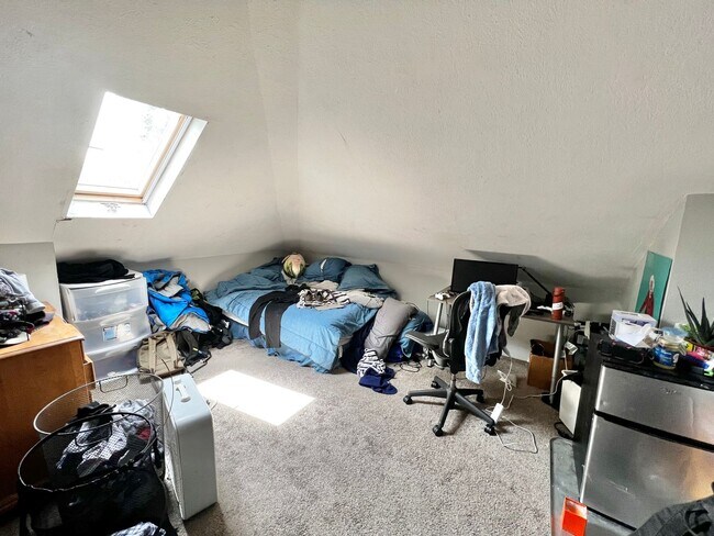 Building Photo - The Remington (BR-LN)