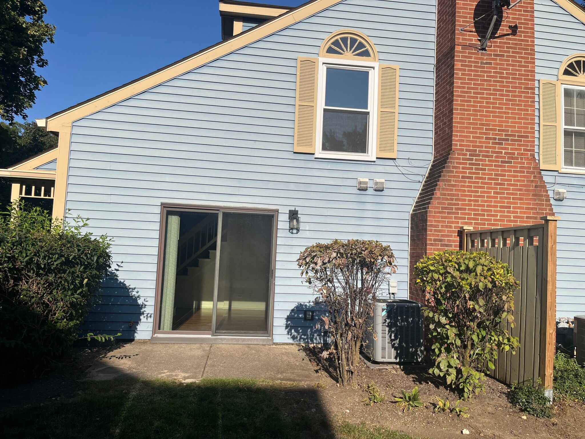 Building Photo - 1404 Queensgreen Cir