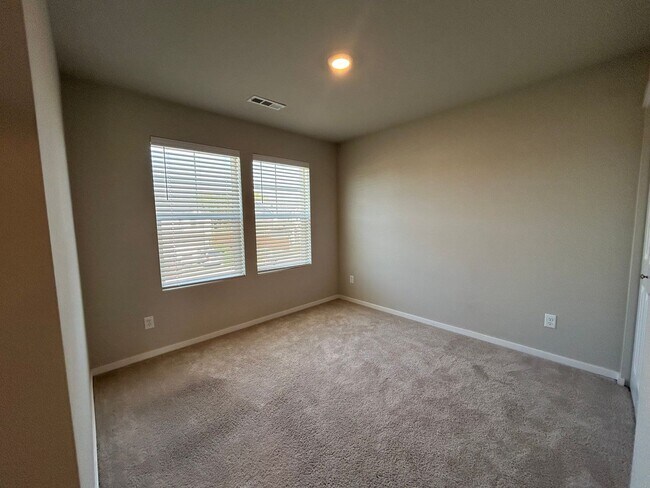 Building Photo - Beautiful 4 Bedroom Home with Attached Garage!