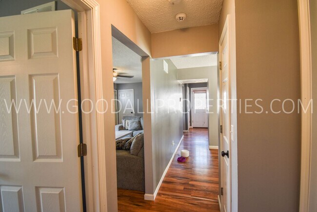 Building Photo - 2 Bedroom 2 Bath Home in Des Moines