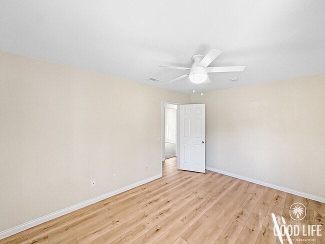 Building Photo - Bright Modern Home in Twin Oaks Golf Course