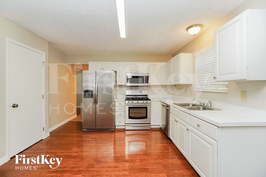 Building Photo - 6594 Danbury Dr