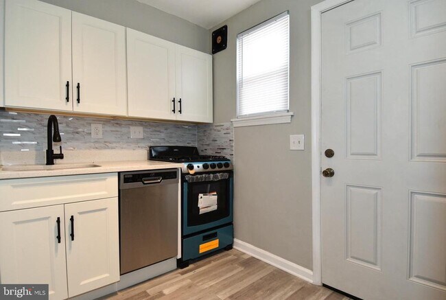 Building Photo - 8208 Bellefonte Ln