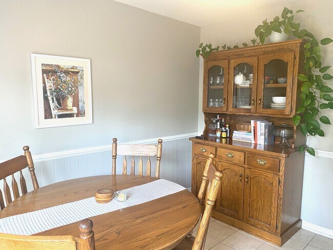 Building Photo - 2 Bed, 1.5 Bathroom Townhome with 2 Vehicle Carport