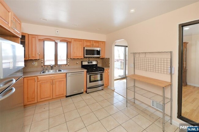 Building Photo - 79 Grand St