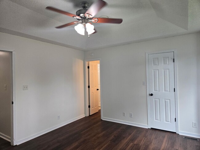 Building Photo - 118 Shady Maple Dr