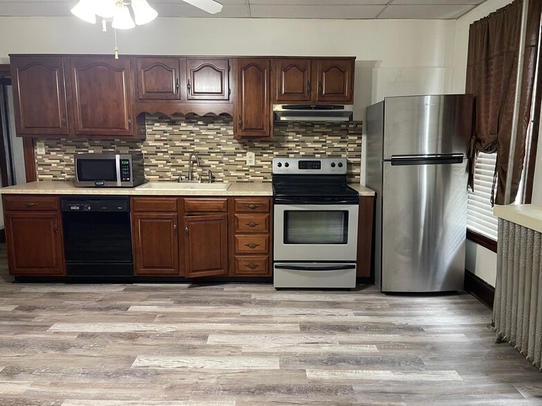 Building Photo - 428 Locust St