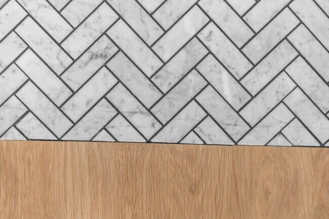 Building Photo - 516 River Rd