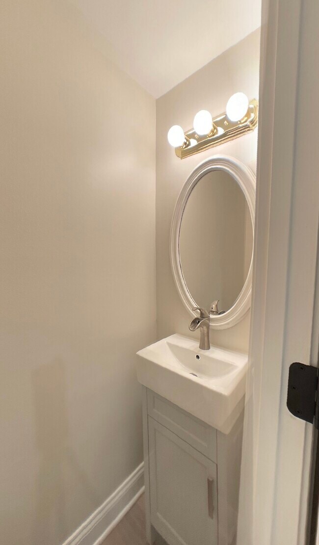 Building Photo - 1761 Aberdeen Cir