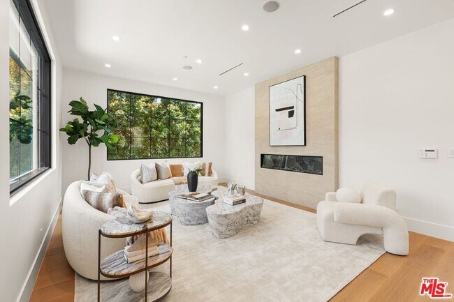 Building Photo - 2565 Patricia Ave