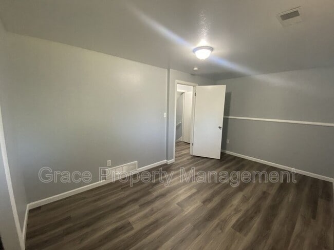 Building Photo - 774 W Cleveland Cir