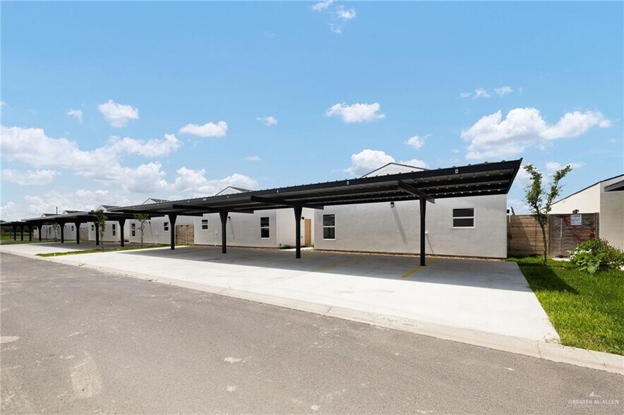 Building Photo - 2700 Mockingbird Rd