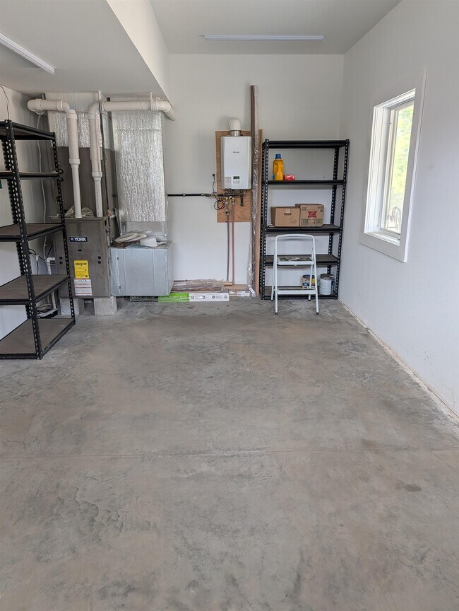 Building Photo - 274 Ragged Mountain Rd