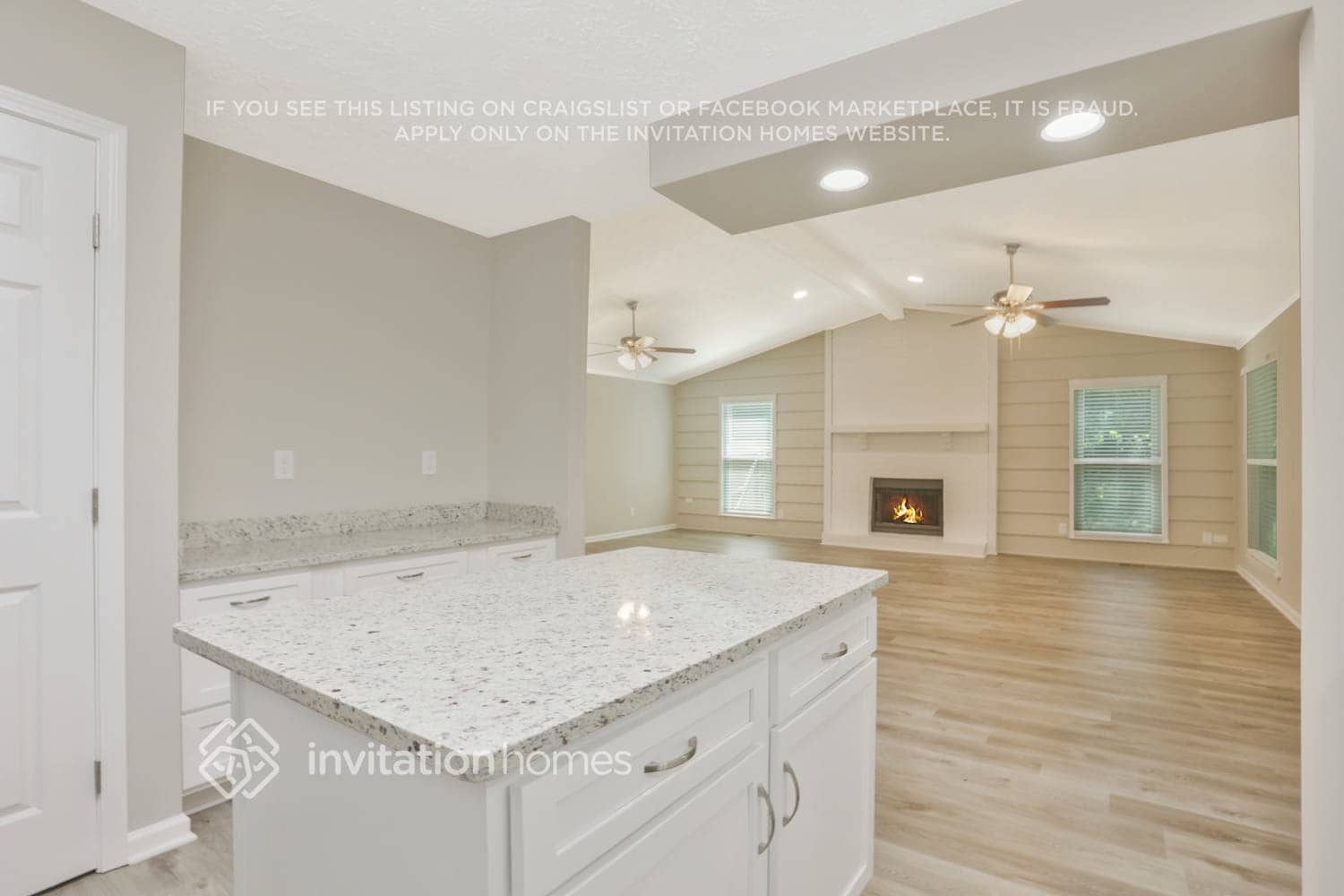 Building Photo - 5421 S Lake Dr