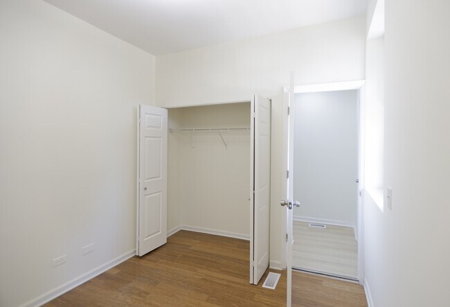 Building Photo - 1223 E 52nd St